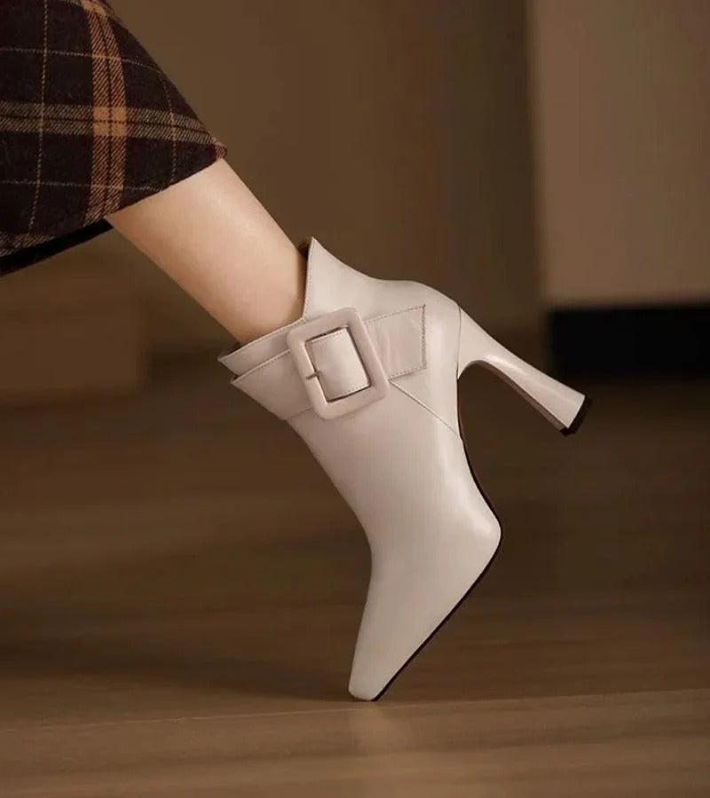 AFRODITA - BOTINES DE TACÓN CON HEBILLA OVERSIZE