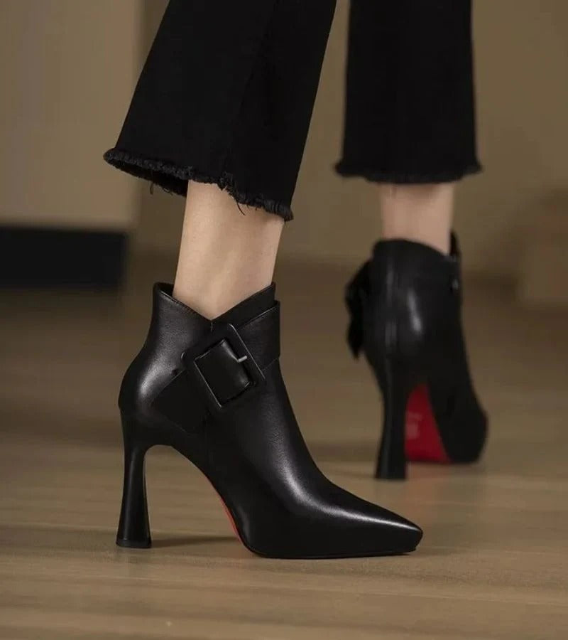 AFRODITA - BOTINES DE TACÓN CON HEBILLA OVERSIZE